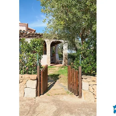 Dom wakacyjny Small With Garden, 500 Meters From The Sea In Porto Ottiolu
